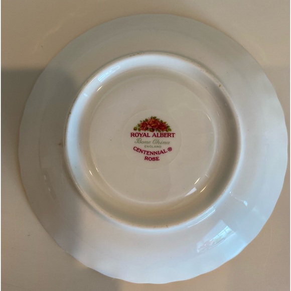 EUC VTG ROYAL ALBERT CENTENNIAL ROSE SAUCER - Picture 5 of 6